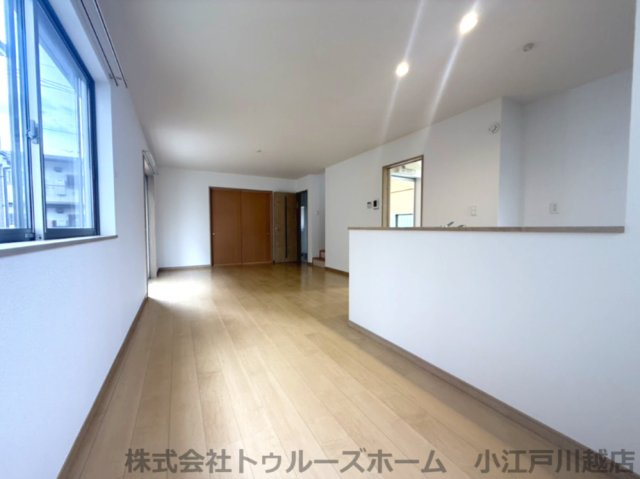 【居間・リビング】 | 入間市久保稲荷5丁目　中古戸建 | 【リフォーム前になります。】