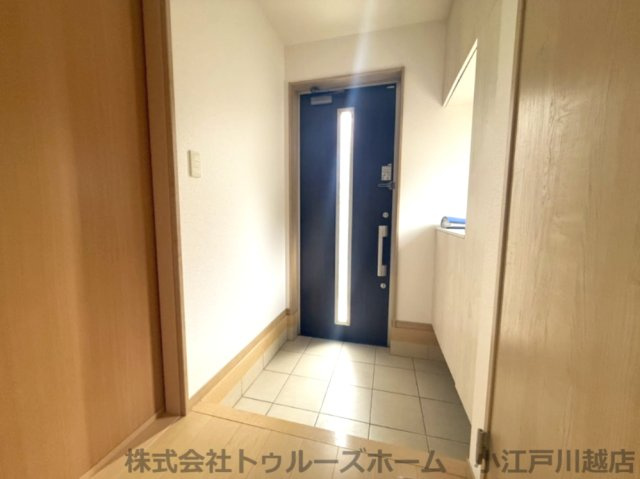 【玄関】 | 入間市久保稲荷5丁目　中古戸建 | 【リフォーム前になります。】