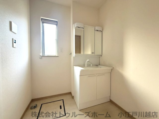 【独立洗面台】 | 入間市久保稲荷5丁目　中古戸建 | 【リフォーム前になります。】