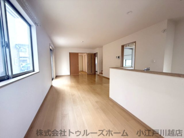 【居間・リビング】 | 入間市久保稲荷5丁目　中古戸建 | 【リフォーム前になります。】