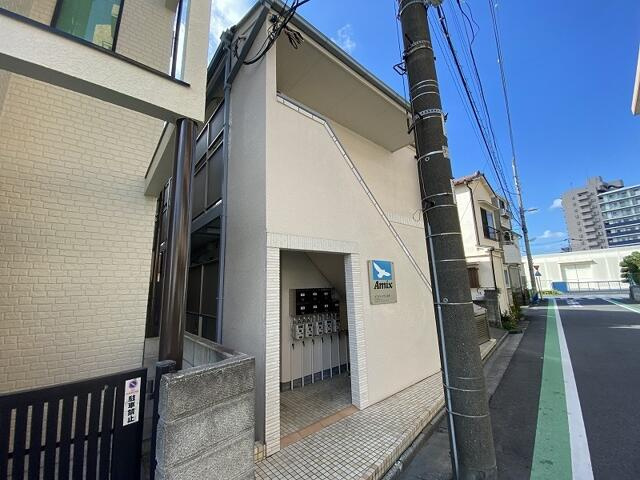 ホワイトハウス金町のエントランス