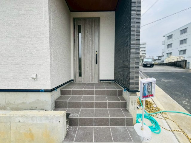 ♪沖縄市登川-5号棟（全5邸）の玄関