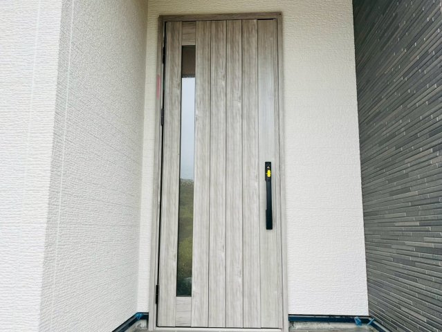 ♪沖縄市登川-5号棟（全5邸）の玄関
