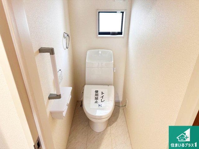 姫路市御立東　第7期　新築一戸建てのトイレ|1・2階の2ヶ所にあるので、朝の忙しい時間の順番待ちもなく、深夜の利用にも大変便利です。