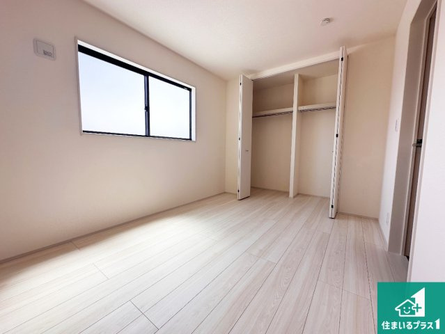 姫路市御立東　第7期　新築一戸建ての洋室|収納スペースが充実しているので子供の成長に合わせてたくさん収納ができます！家族構成に合わせた様々な活用ができる収納！