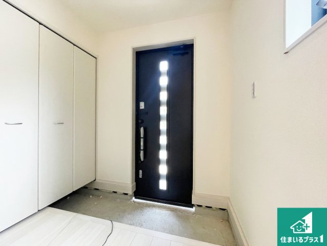 姫路市御立東　第7期　新築一戸建ての玄関|シューズボックスにはたくさんの靴が収納できるので玄関周りはいつもスッキリ！ご家族が増えても安心！