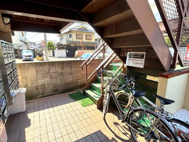 エスティライフ喜志駅前のエントランス