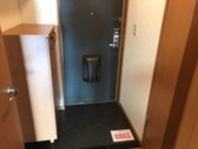 ロイヤルシティ小針の玄関