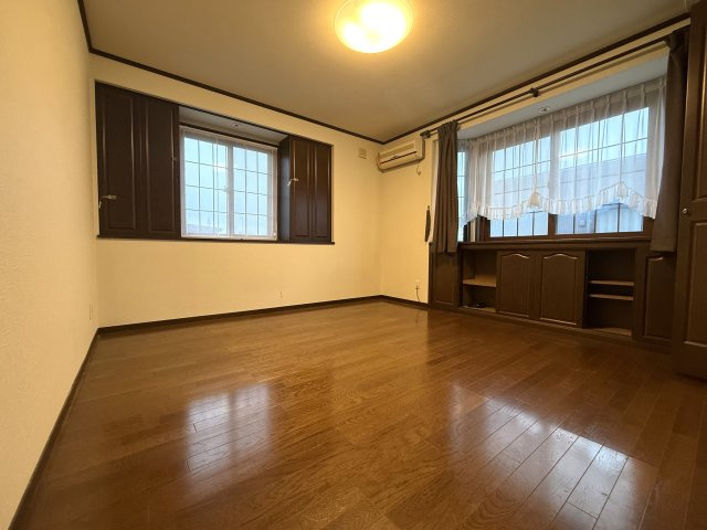 新潟市北区木崎の洋室
