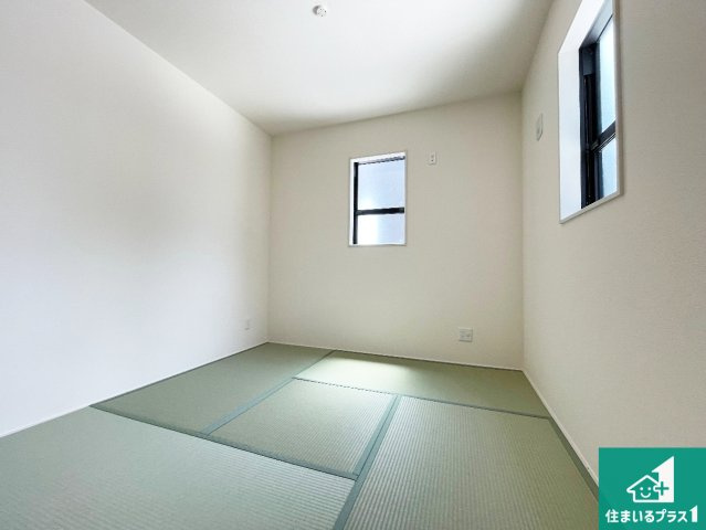 姫路市東山　第4期　新築一戸建ての和室|一室あると便利な和室は客間としてだけでなく、小さなお子様のプレイルームや食後のくつろぎスペースとしてもご利用いただけます。収納もついていますので大活躍間違いなし！