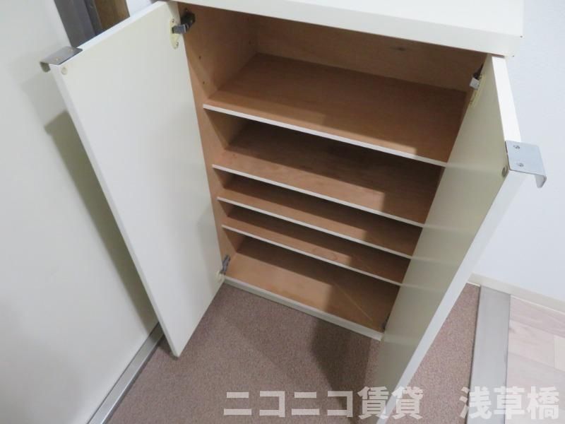 アブレスト浜町の玄関