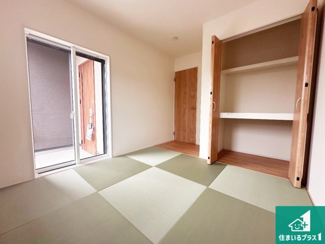 加古川市新神野　新築一戸建ての和室|一室あると便利な和室は客間としてだけでなく、小さなお子様のプレイルームや食後のくつろぎスペースとしてもご利用いただけます。収納もついていますので大活躍間違いなし！