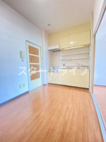 大阪市淀川区東三国３丁目の賃貸マンションの居間・リビング