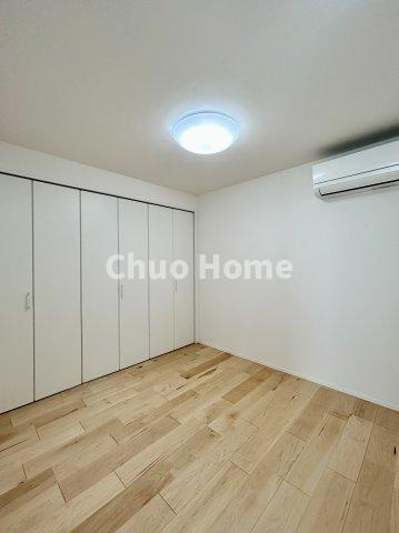 江戸川区南篠崎町1丁目新築分譲住宅の子供部屋|【子供部屋】お子様を持つ家庭の約6割が「家族や子どものため」に購入を希望。入学後の転校を避け、広い空間でのびのび育てたいなどの親心が、家探しのきっかけになっているようです。