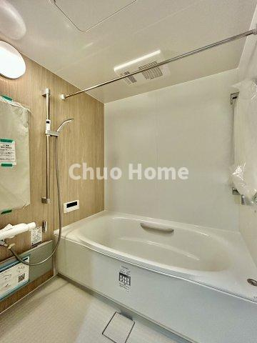 江戸川区南篠崎町1丁目新築分譲住宅の浴室|【バスルーム】暖房換気乾燥機付きシステムバスルーム。暖房・冷風・換気・乾燥など、毎日を快適に過ごせるうれしい機能が揃っています。雨の日の洗濯物も安心です。