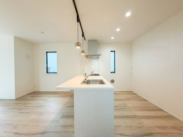 新築戸建全3棟　富士塚2丁目　2号棟のキッチン|キッチンでお料理をお楽しみください