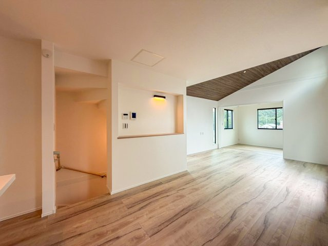 新築戸建全3棟　富士塚2丁目　2号棟の居間・リビング|こちらの居間で趣味の時間をお楽しみください
