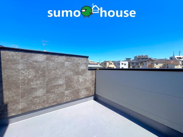 新築戸建全3棟　富士塚2丁目　2号棟のバルコニー|落ち着いた時間を過ごせるバルコニーです