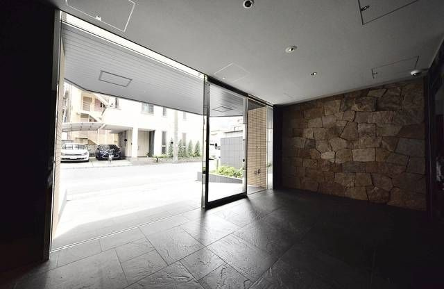 リアナスティル森下のエントランス