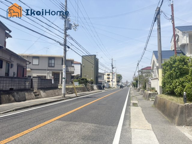 明石市藤江　土地の前面道路含む現地写真|●資料・カタログのご請求無料●スーパーやコンビニ、飲食店、病院など徒歩圏内の施設も多々あります。