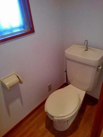 ドミール本城のトイレ|落ち着いたトイレです
