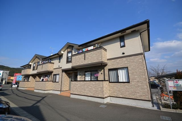 【外観】 | ニュークレストール・ノブＡ | 外はこのようになっています