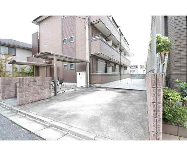 オークス浦和北の駐車場