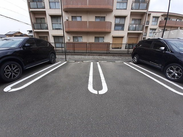 Ｄ・マローネ　桂の駐車場