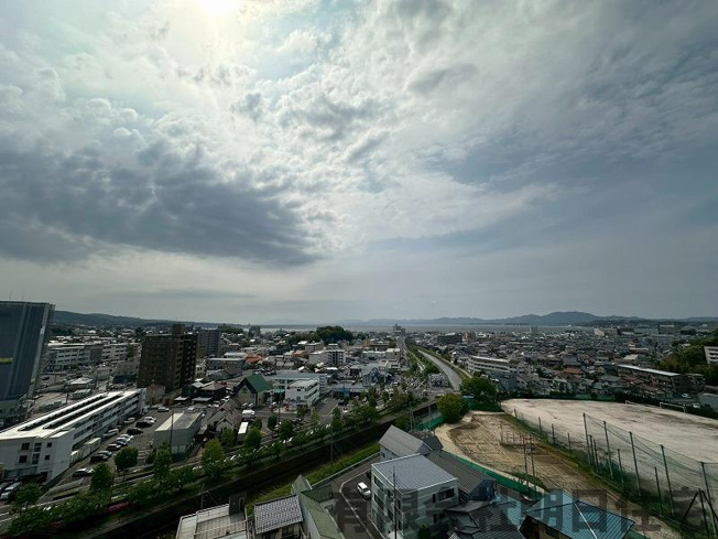 【展望】 | サーパス上乃木 | 物件からの眺望はこのようになっています。宍道湖も眺望出来、水郷際の花火も見えます。