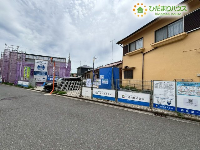 行田市佐間　第8　新築一戸建て　リーブルガーデン　01の前面道路含む現地写真