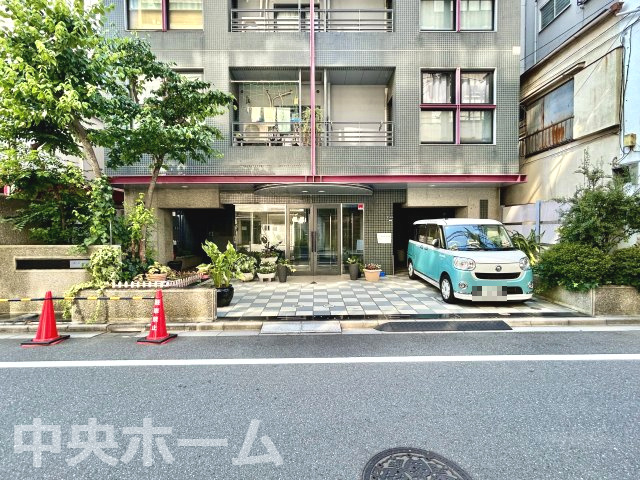 パレトーホー浅草のエントランス|【エントランス】マンションのエントランスは、その物件の印象を決める、顔とも言える場所です。毎日通る場所ですからきれいなのが一番です。