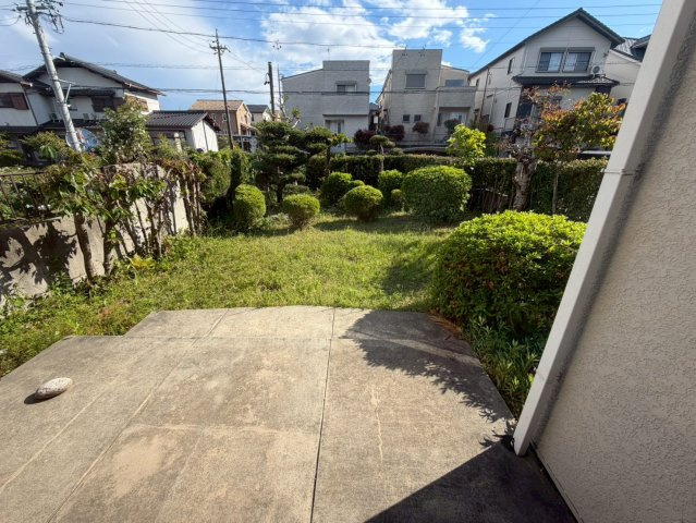 東郷町白鳥3丁目貸家の庭