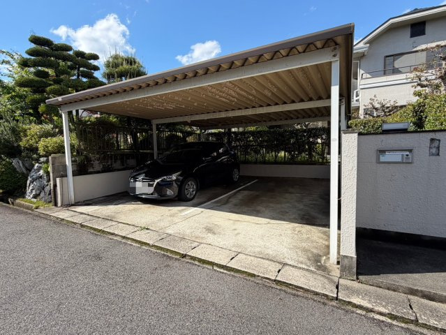 東郷町白鳥3丁目貸家の駐車場
