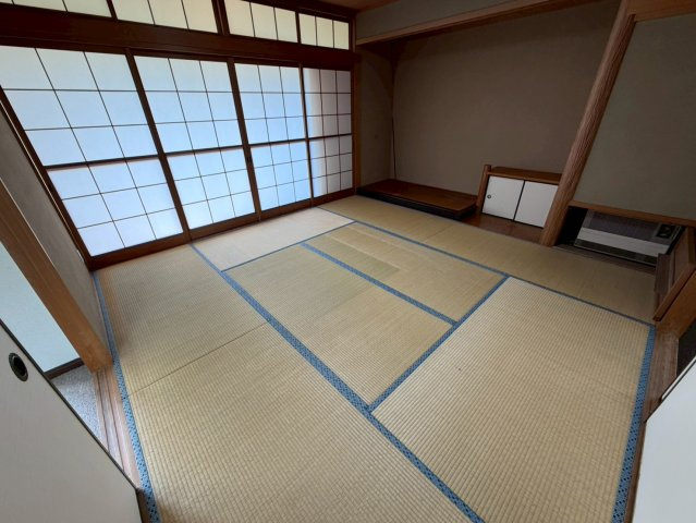 東郷町白鳥3丁目貸家の和室