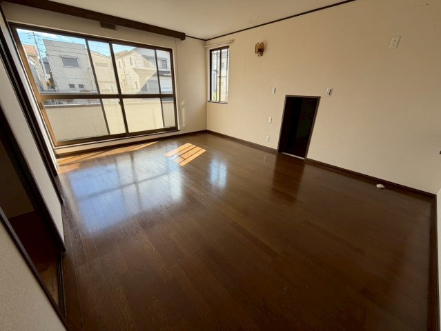 東郷町白鳥3丁目貸家の居間・リビング