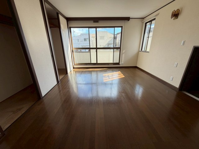 東郷町白鳥3丁目貸家の居間・リビング