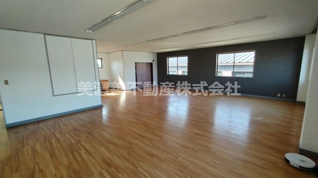 ６６９１２　羽島市正木町須賀赤松売事務所の内装