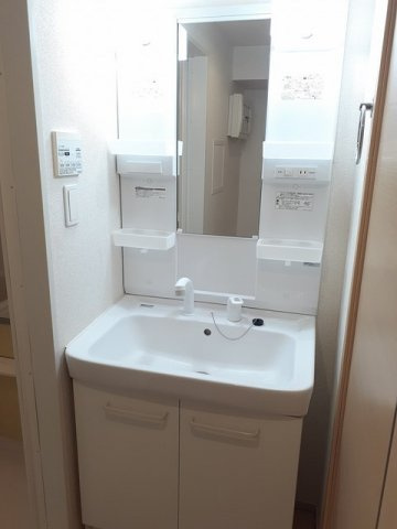 【洗面所】 | フィオーレ・デ・ペスカ | 明るい洗面所です