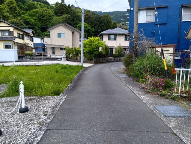 売土地　富士市中之郷の前面道路含む現地写真|東名高速道路・富士川IC、国道1号線まで車で10分です。多方面へのアクセス良好です。