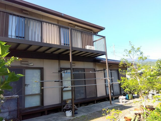 売中古戸建　富士市中里の外観|閑静な住宅地に位置しています。車通りが少なく騒音も気にならない穏やかな環境です。
