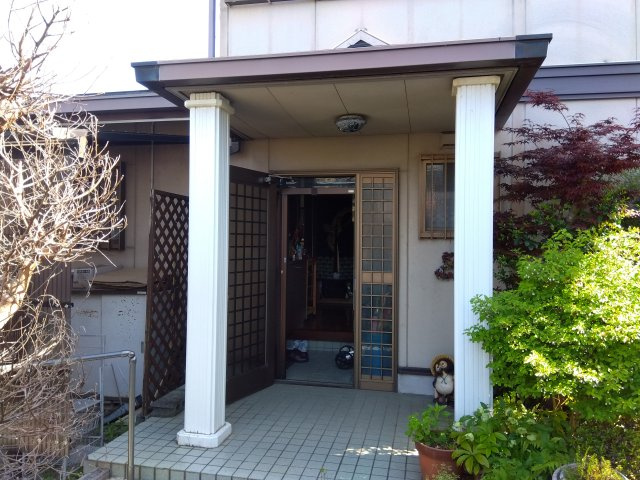 売中古戸建　富士市中里の玄関|パナホーム施工の注文住宅です。制震構造で地震に強い造りになっています。
