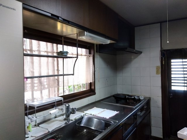 売中古戸建　富士市中里のキッチン|キッチンには窓があり明るく開放的です。壁付けキッチンなので集中してお料理出来ますね。