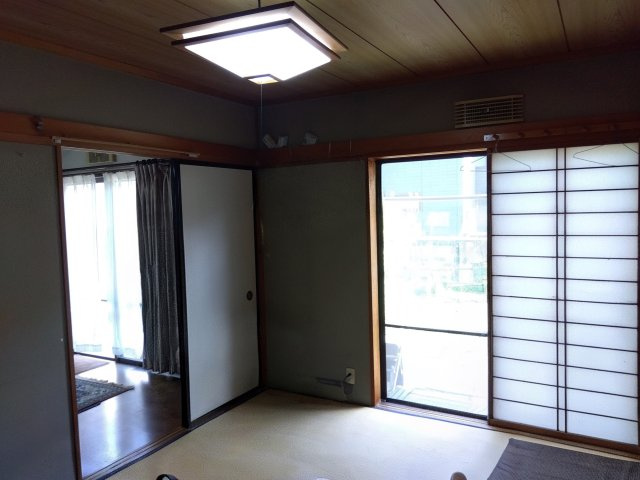 売中古戸建　富士市中里の和室|障子越しに柔らかな光と風が入り爽やかな空間になっています。