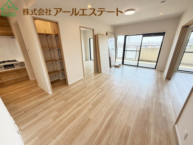 ベルハイツ白鷺Ⅱ　　JR「播磨高岡駅」徒歩16分の居間・リビング