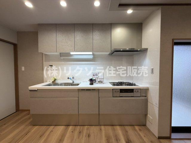 香里西之町　中古一戸建てのキッチン|LDK20.0帖
■物件内覧・資金計画相談・住宅ローン相談、リフォーム相談、お問合せ受付中■
※当日・翌日のご内覧、ご相談はお電話でのお問合せがスムーズです！