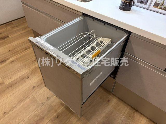 香里西之町　中古一戸建てのキッチン|食器洗い乾燥機
■物件内覧・資金計画相談・住宅ローン相談、リフォーム相談、お問合せ受付中■
※当日・翌日のご内覧、ご相談はお電話でのお問合せがスムーズです！