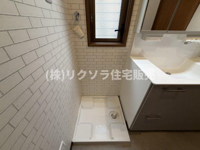 香里西之町　中古一戸建てのランドリースペース|ドラム式も設置可能
■物件内覧・資金計画相談・住宅ローン相談、リフォーム相談、お問合せ受付中■
※当日・翌日のご内覧、ご相談はお電話でのお問合せがスムーズです！
