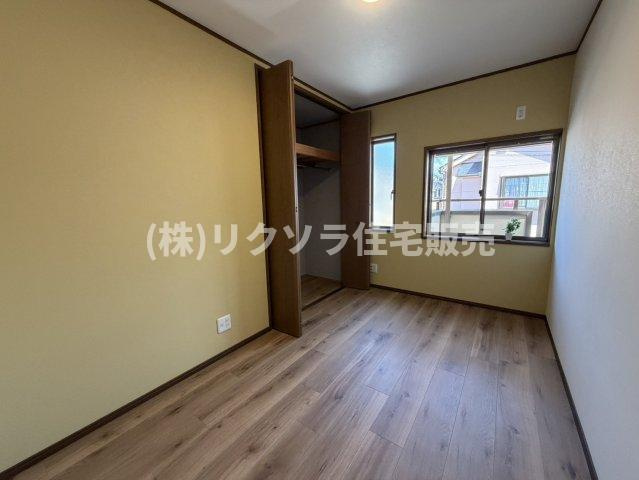 香里西之町　中古一戸建ての内装|洋室5.0帖
■物件内覧・資金計画相談・住宅ローン相談、リフォーム相談、お問合せ受付中■
※当日・翌日のご内覧、ご相談はお電話でのお問合せがスムーズです！