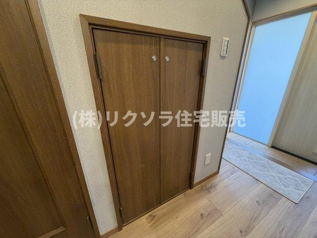 香里西之町　中古一戸建ての収納|廊下収納
■物件内覧・資金計画相談・住宅ローン相談、リフォーム相談、お問合せ受付中■
※当日・翌日のご内覧、ご相談はお電話でのお問合せがスムーズです！
