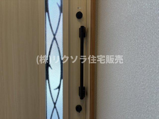香里西之町　中古一戸建ての防犯設備|ツーシリンダー錠
■物件内覧・資金計画相談・住宅ローン相談、リフォーム相談、お問合せ受付中■
※当日・翌日のご内覧、ご相談はお電話でのお問合せがスムーズです！